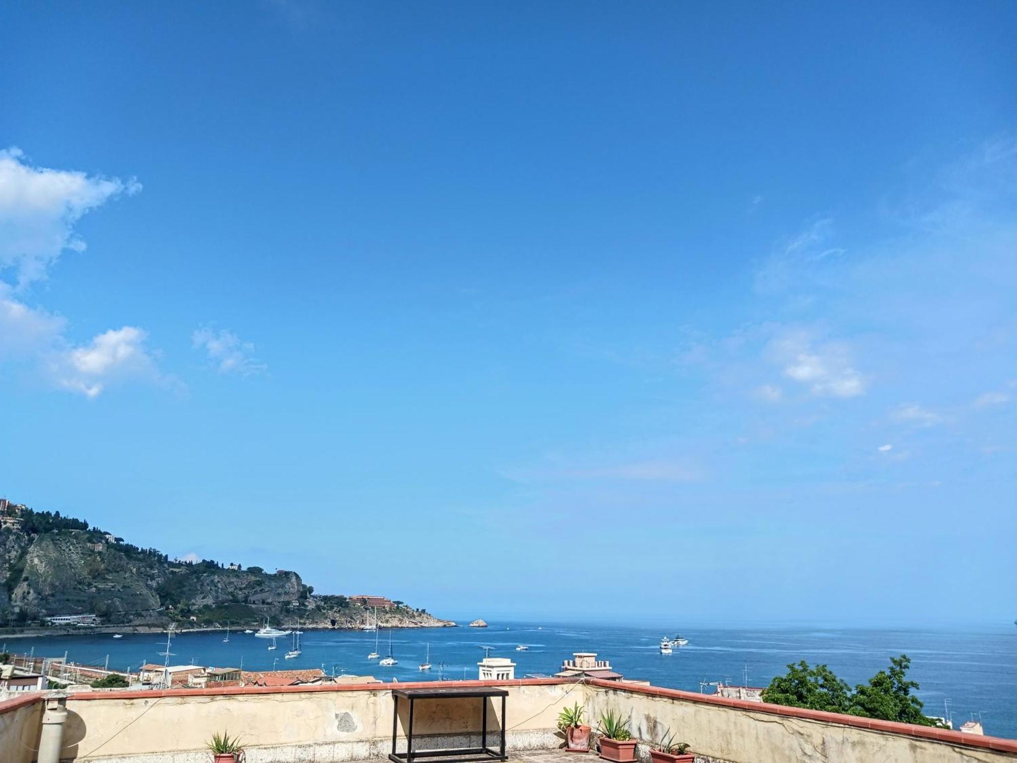 Mungi Bay, Flat With Sea View Roof Top Terrace Giardini Naxos Exterior foto