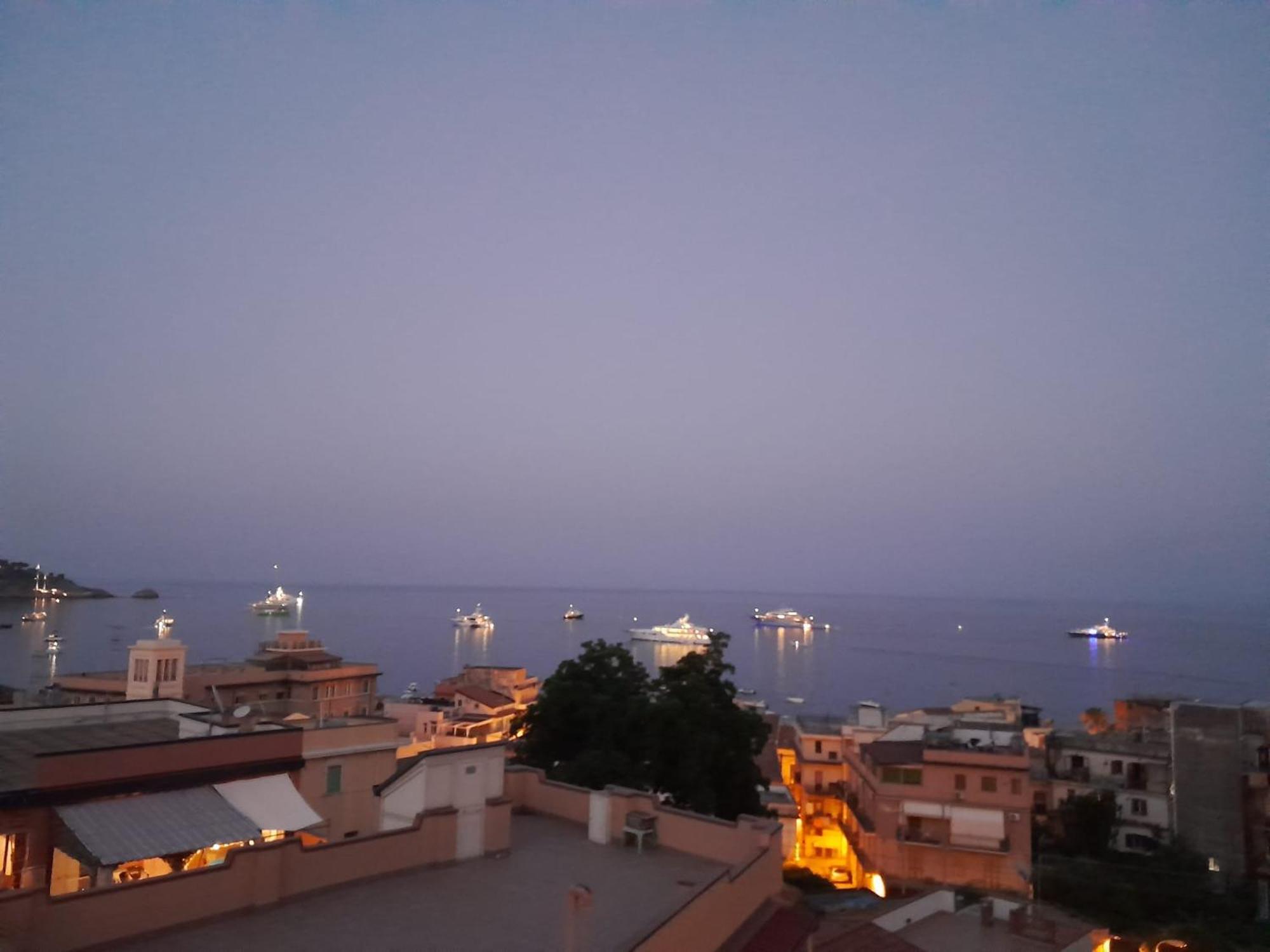 Mungi Bay, Flat With Sea View Roof Top Terrace Giardini Naxos Exterior foto
