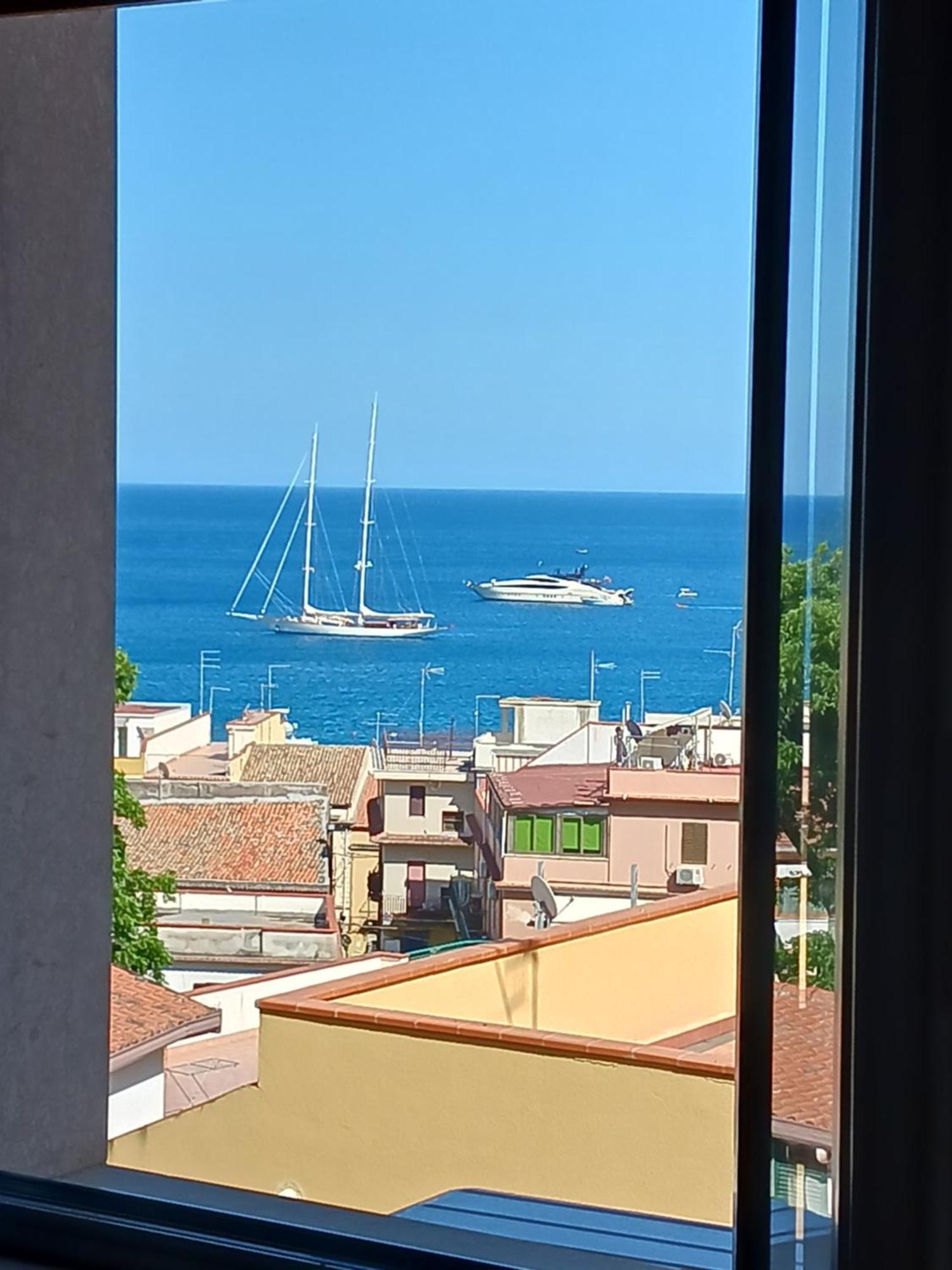 Mungi Bay, Flat With Sea View Roof Top Terrace Giardini Naxos Exterior foto