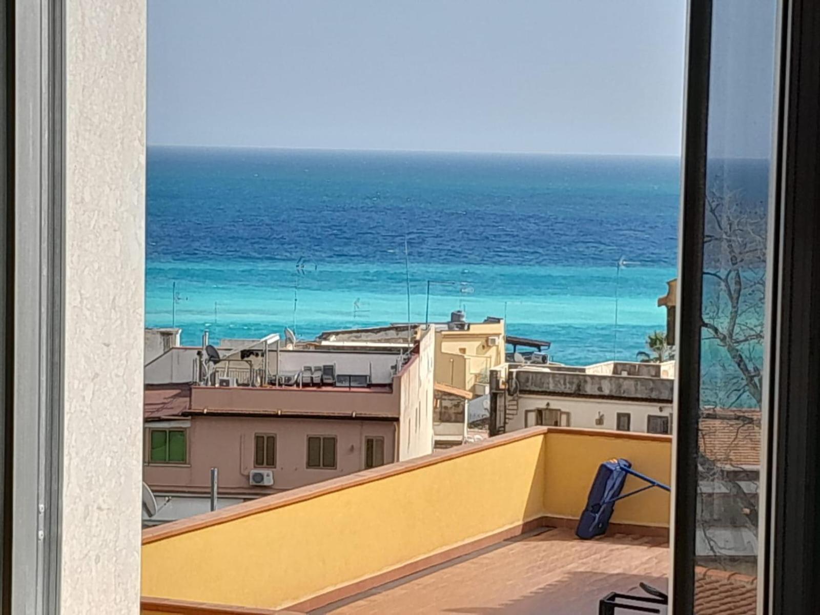 Mungi Bay, Flat With Sea View Roof Top Terrace Giardini Naxos Quarto foto